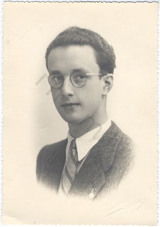 La foto ritrae Giorgio Mainardi. E’ pubblicata anche sul numero del 27 ottobre 1945 di "Gioventù". 