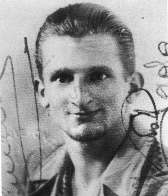 La foto ritrae Paolo Steffanino. L’archivio Insmli ne conserva una copia digitale nel Fondo Raccolta Franzinelli/Ultime lettere di condannati a morte e di deportati della Resistenza 1943-1945.