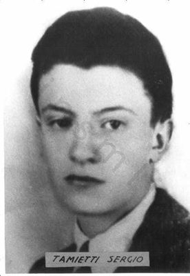 L’archivio Insmli conserva una copia digitale della foto nel Fondo Raccolta Franzinelli/Ultime lettere di condannati a morte e deportati della Resistenza 1943-1945.