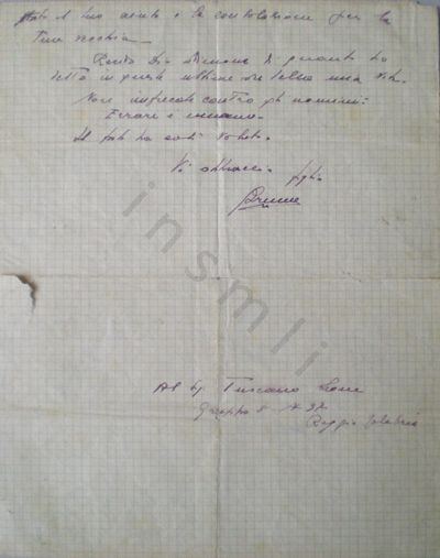 L’immagine riproduce la seconda facciata dell’ultima lettera di Bruno Tuscano ai genitori, scritta poche ore prima della fucilazione. Il documento è vergato con una penna stilografica nera su un foglio di bloc-notes a quadretti.