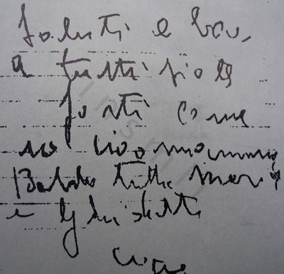 L’immagine riproduce la copia dell’ultima lettera di Ernesto D’Andrea ai suoi cari, scritta su un fogliettino a righe prima del trasferimento a Ca’ Giustinian per la fucilazione.