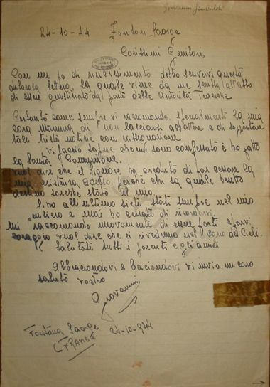 L’immagine riproduce la trascrizione a mano dell’ultima lettera di Giovanni Giribaldi ai genitori, scritta poco prima della fucilazione. Il documento è scritto a penna nera su un foglio a righe.