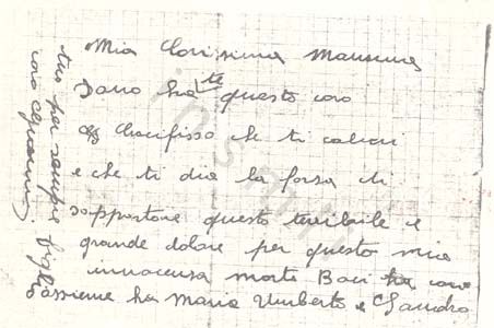 L’immagine riproduce un messaggio scritto alla madre da Giovanni Mambrini su un foglietto di carta.