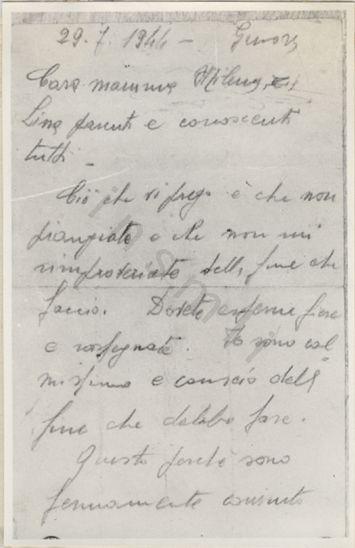 L’immagine riproduce la fotografia della prima pagina della lettera di Goffredo Villa ai suoi cari, scritta poco prima della sua esecuzione.