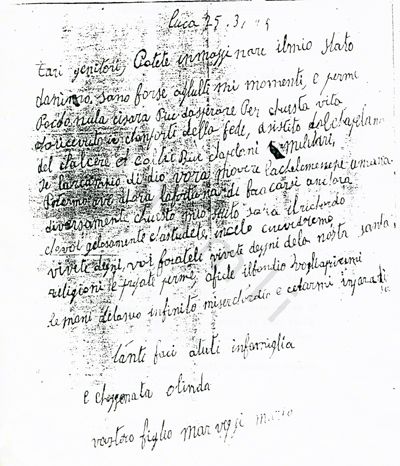 L’immagine riproduce la fotocopia dell’ultima lettera di Mario Marveggio ai genitori, scritta il giorno stesso della sua fucilazione (avvenuta il 24 marzo 1944).