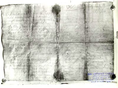 L’immagine riproduce la fotografia della prima e della quarta facciata dell’ultima lettera di una delle vittime delle Fosse Ardeatine. Il documento originale fu ritrovato sulla salma durante l’autopsia effettuata dal Dott. Ascarelli.