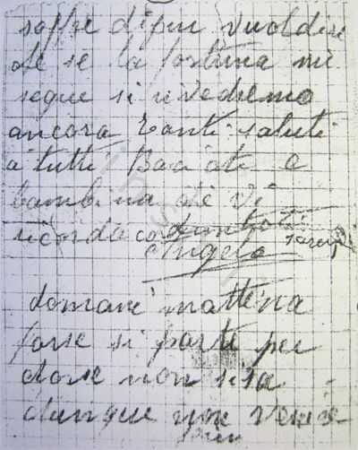 L’immagine riproduce la quarta facciata della lettera di Angelo Biffi alla moglie Irma, scritta presumibilmente il giorno prima della deportazione a Mauthausen. Il documento originale è vergato su piccoli fogli a quadretti appartenenti verosimilmente ad un blocco note.