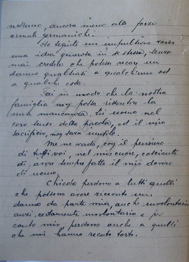 L’immagine riproduce la seconda facciata della lettera scritta da Antonio Lalli al figlio, nel carcere di Regina Coeli, il giorno stesso della sua esecuzione.
Il documento è scritto a penna su un foglio di protocollo a righe.