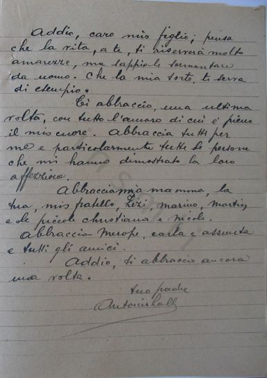 L’immagine riproduce la terza facciata della lettera scritta da Antonio Lalli al figlio, nel carcere di Regina Coeli, il giorno stesso della sua esecuzione.
Il documento è scritto a penna su un foglio di protocollo a righe.