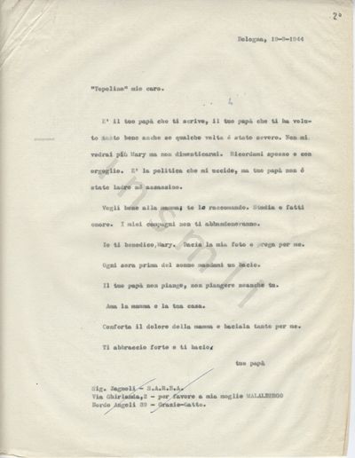 L’immagine riproduce la trascrizione a macchina della lettera di Arturo Gatto alla figlia, il giorno della conclusione del processo con la sua condanna a morte. In basso al documento, è segnato un indirizzo cancellato a mano, con penna blu, a trascrizione effettuata. Probabilmente è il recapito della persona su cui Arturo Gatto faceva affidamento per la consegna della lettera al destinatario.