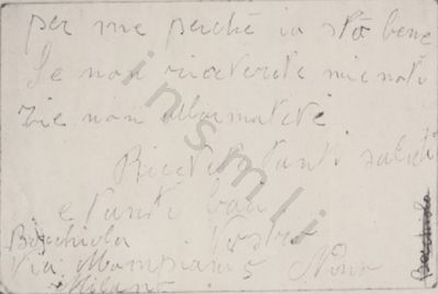 L’immagine riproduce la fotografia dell’ultima lettera di Benedetto Bocchiola ai genitori, scritta poco prima della fucilazione, quando egli già conosceva la sua condanna. L’originale è scritto sui due lati di un bigliettino. In basso a sinistra è annotato l’indirizzo della famiglia Bocchiola. Sul muro della casa è stata apposta una targa che ricorda Benedetto.
