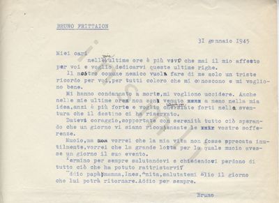 L’immagine riproduce la trascrizione a macchina dell’ultima lettera di Bruno Frittaion ai suoi cari, il giorno prima della sua esecuzione. Il documento è scritto in inchiostro blu, con molte correzioni a mano, in penna nera. In alto è riportato il nome del partigiano fucilato.
