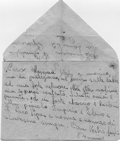 L’immagine riproduce l’ultima lettera di Domenico Caporossi alla madre. Il documento è scritto a matita sul retro di una busta da lettera.
