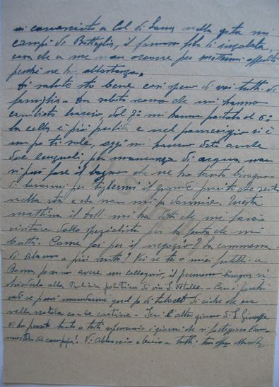 L’immagine riproduce la seconda facciata della lettera di Edmondo Fondi alla moglie, scritta 4 giorni prima della fucilazione. Il documento è scritto a penna, sui due lati di un foglio a righe su cui sono impressi i timbri "Carceri giudiziarie di Roma" e "Visto p. censura".