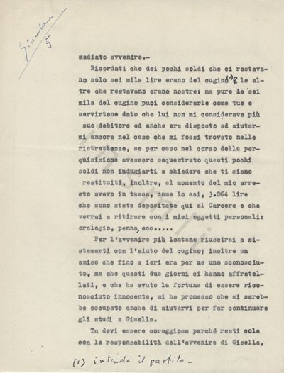 L’immagine riproduce la quinta pagina della trascrizione a macchina della lettera scritta da Eusebio Giambone alla moglie Luisetta, il giorno della sua condanna a morte. Nell’angolo in alto a sinistra si leggono il nome del partigiano caduto ed il numero 5, scritti a mano con una penna blu. Alla terza riga del testo c’è una nota (probabilmente del trascrittore) che rimanda ad una frase in fondo alla pagina, scritta a mano con una penna nera.
