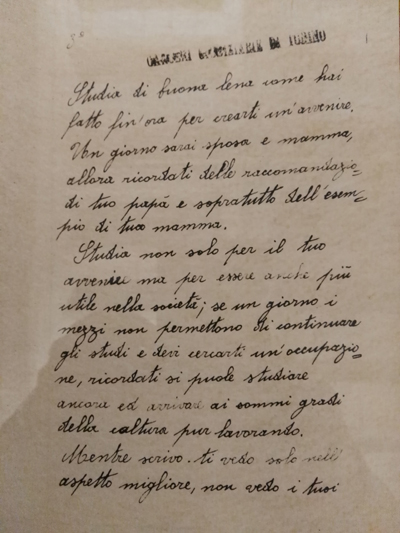 L’immagine riproduce la terza pagina della lettera di Giambone alla figlia Gisella. In alto a sinistra c'è il numero 3, mentre a destra è impresso il timbro delle carceri giudiziarie di Torino.