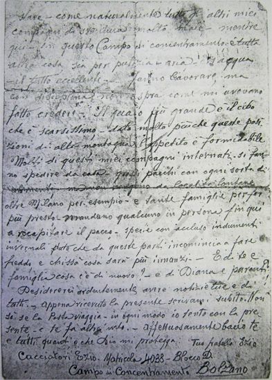 L’immagine riproduce la fotocopia del retro della lettera scritta da Ezio Cacciatori alla sorella il 29 settembre 1944. Si tratta dell’ultimo di 6 messaggi composti dall’autore durante la prigionia nel lager di Bolzano.
Il documento è scritto su un foglio bianco.