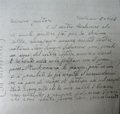 L’immagine riproduce la prima pagina dell’ultima lettera di Federico Rinaldini ai genitori, scritta dal lager di Bolzano il giorno della partenza per Mauthausen. Lungo il margine a sinistra (del lettore) si leggono, tra parentesi, le parole "da ritornare".