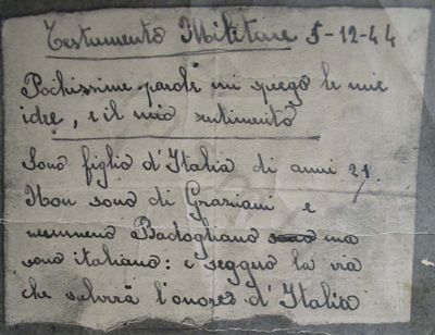L’immagine riproduce il biglietto scritto da Giampero Civati poco prima di essere fucilato dai suoi stessi commilitoni della Rsi.
Il documento è scritto a penna su un pezzo di carta bianco.
