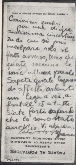 L’immagine riproduce la fotografia dell’ultima lettera di Gianfranco Mattei ai genitori. L’originale è stato scritto con un mozzicone di matita sul retro di un assegno bancario.