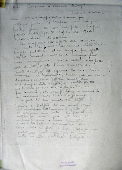 L’immagine riproduce la fotocopia della prima facciata della lettera di Giacomo Perlasca alla fidanzata, scritta dalle carceri di Brescia il giorno prima della sua fucilazione. In basso al foglio si può notare il timbro dell’Istituto storico della Resistenza bresciana.