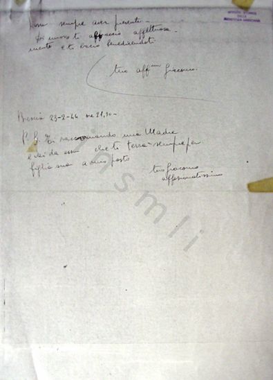 L’immagine riproduce la fotocopia della prima facciata della lettera di Giacomo Perlasca alla fidanzata, scritta dalle carceri di Brescia il giorno prima della sua fucilazione. Nella parte alta del foglio si può notare il timbro dell’Istituto storico della Resistenza bresciana.