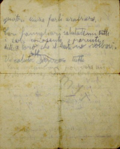 L’immagine riproduce la seconda facciata dell’ultima lettera di Lorenzo Alberti ai familiari. Il documento è scritto con una matita blu su un foglietto.