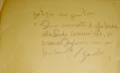 L’immagine riproduce la trascrizione a mano dell’ultimo messaggio di Renato Luciano Mantovani ai genitori, composto dal condannato probabilmente pochi istanti prima di essere fucilato.