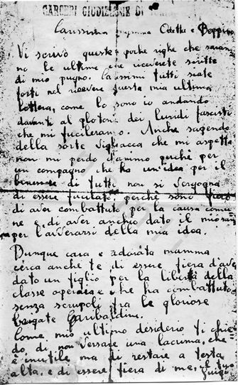 L’immagine riproduce la fotocopia cartacea della prima pagina della lettera di Luigi Migliavacca a Odetta, Beppino (il fratello) e alla madre. L’originale è probabilmente scritto a penna, su un foglio delle carceri giudiziarie di Torino (come si nota nella scritta in alto).