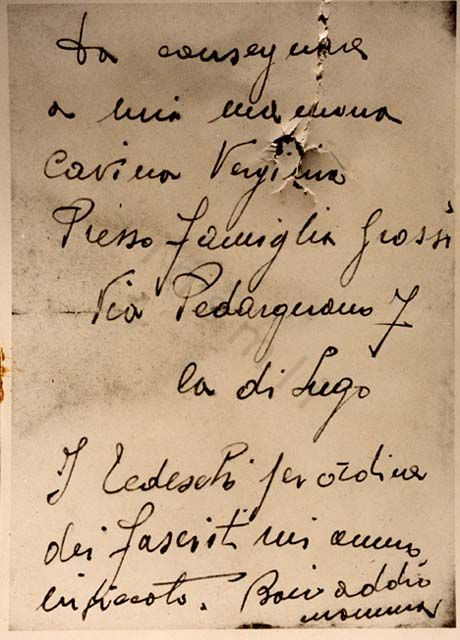 L’immagine riproduce un secondo  messaggio scritto alla madre da Nello Orsini e ritrovato nel suo portafogli.