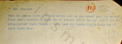 L’immagine riproduce la trascrizione a macchina di uno dei due ultimi messaggi scritti da Paolo De Marchi ai genitori, nel gennaio del 1945, tra il giorno della condanna e quello della fucilazione.