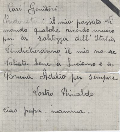 L’immagine riproduce la fotografia dell’ultima lettera di Rinaldo Simonetti ai genitori, scritta su un foglietto a quadretti poco prima di essere fucilato.