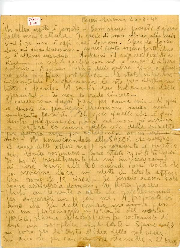 L’immagine riproduce la prima pagina della lettera scritta a mano da Umberto Ricci in carcere il 24 agosto 1944.
Il documento è scritto in 2 pagine fronte-retro a matita su carta a quadretti.