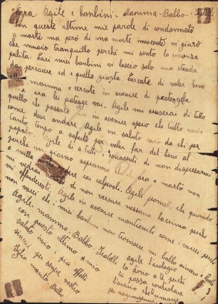 L’immagine riproduce l’ultimo messaggio scritto da Walter Magri ai famigliari su un foglio di carta bianco.